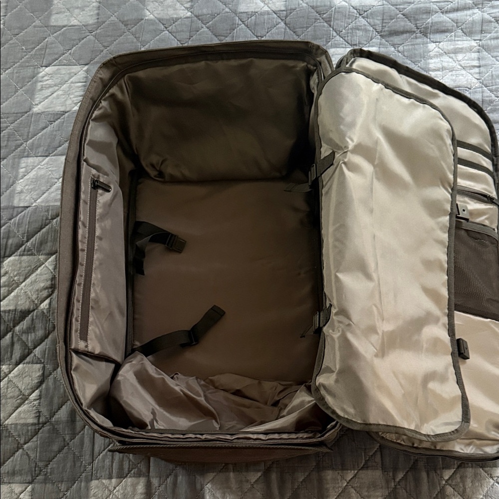 Black & Gray Men's Bag - Picture 9 of 14